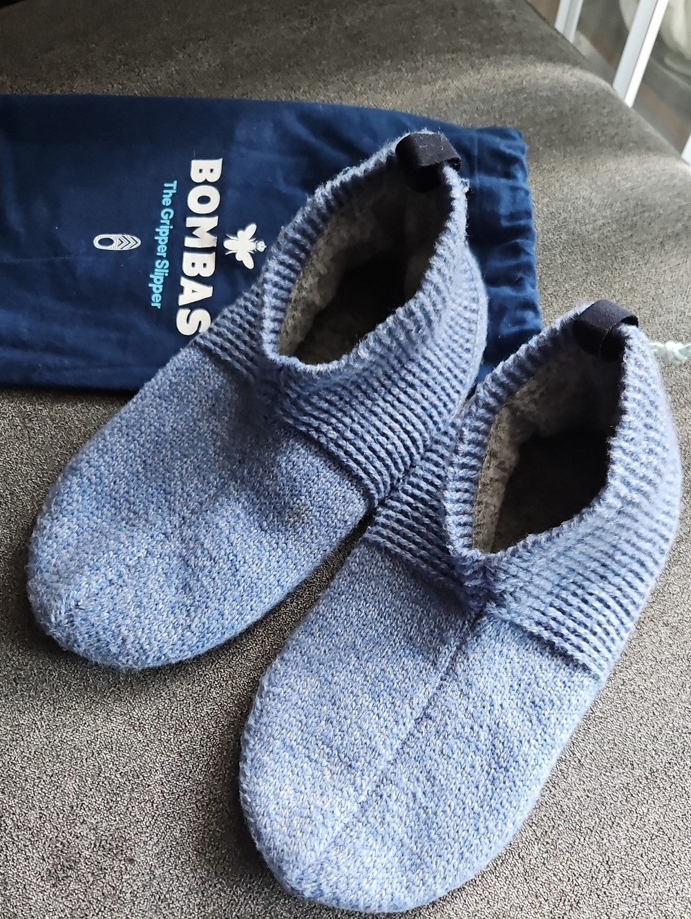 Bombas Knit Gripper Slippers Blue with Travel Bag Size M